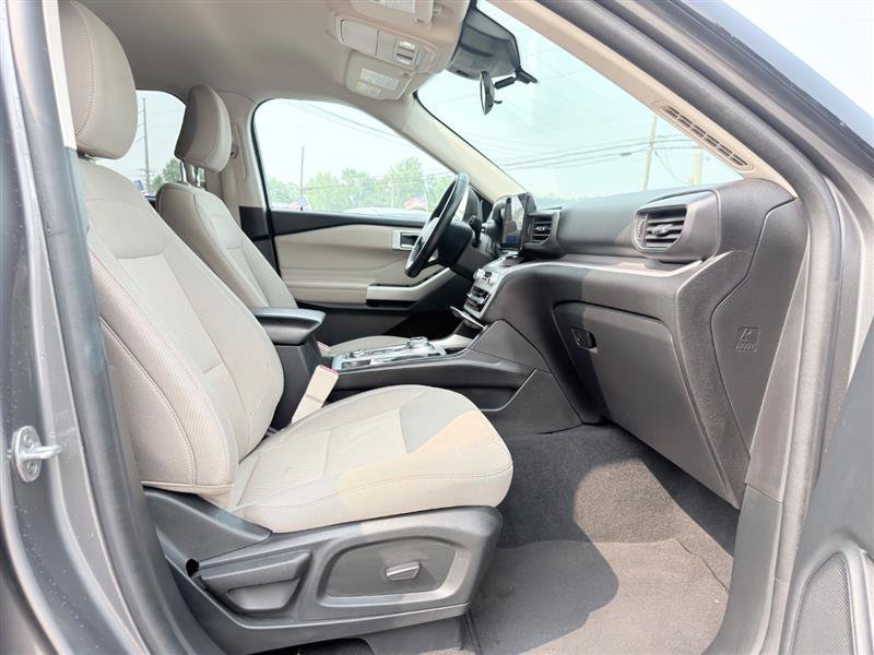 Used 2023 Ford Explorer XLT AWD/4WD image 29