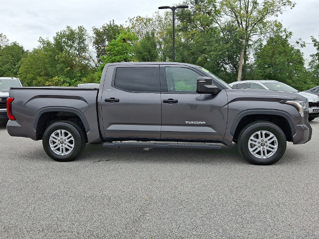 Used 2022 Toyota Tundra SR5 w/ SR5 Convenience Package AWD/4WD image 11