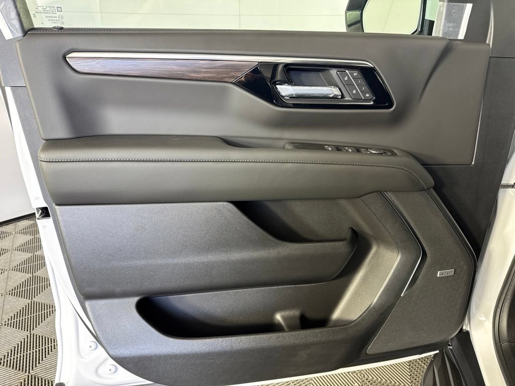 New 2026 Chevrolet Suburban LT w/ Comfort Package AWD/4WD image 24