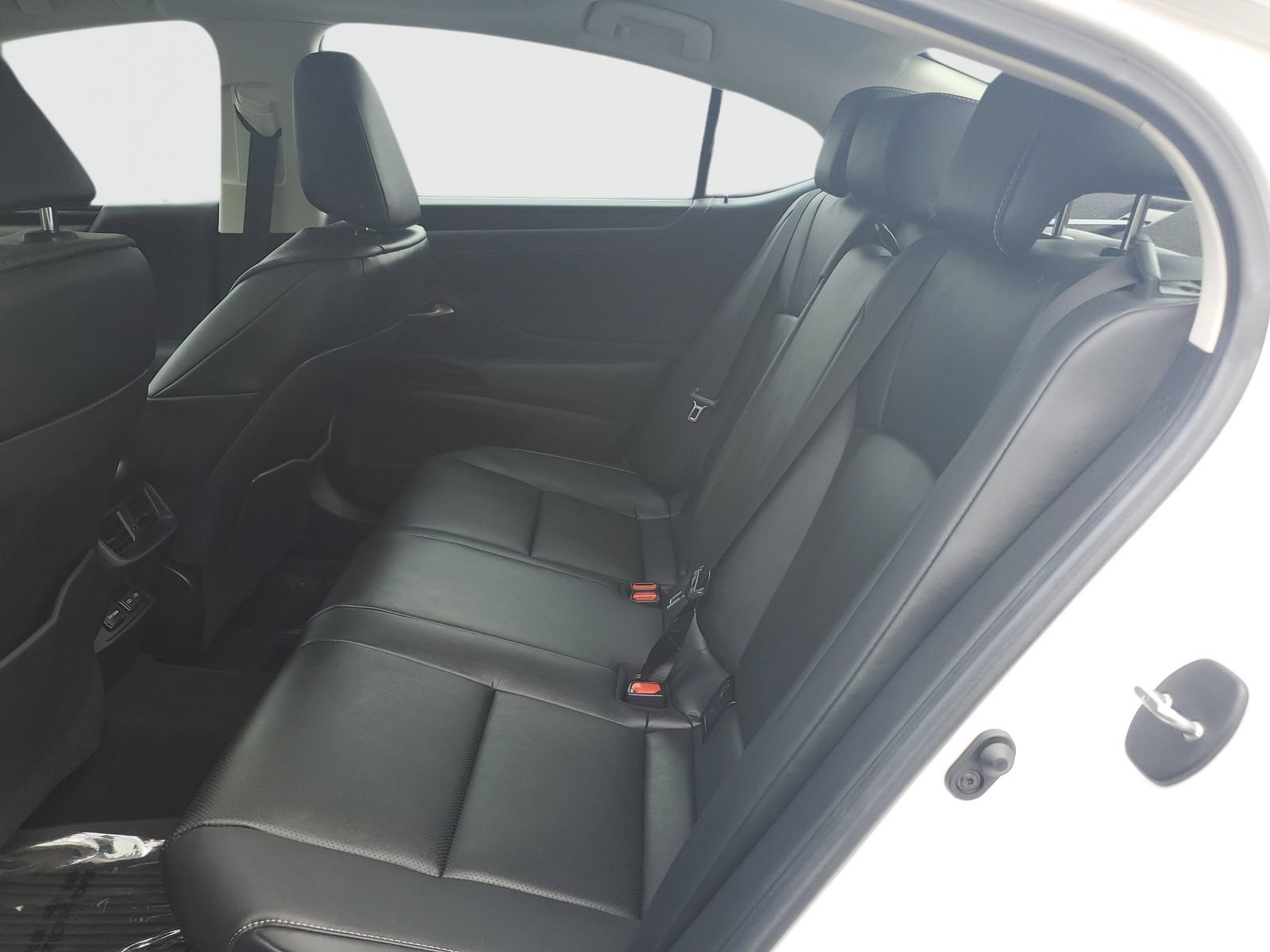 Used 2025 Lexus ES 300h w/ Premium Package FWD image 13