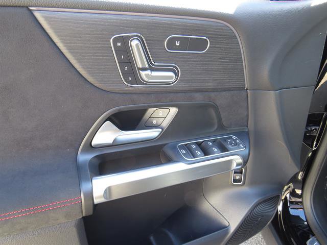 Used 2024 Mercedes-Benz EQB 300 4MATIC image 9