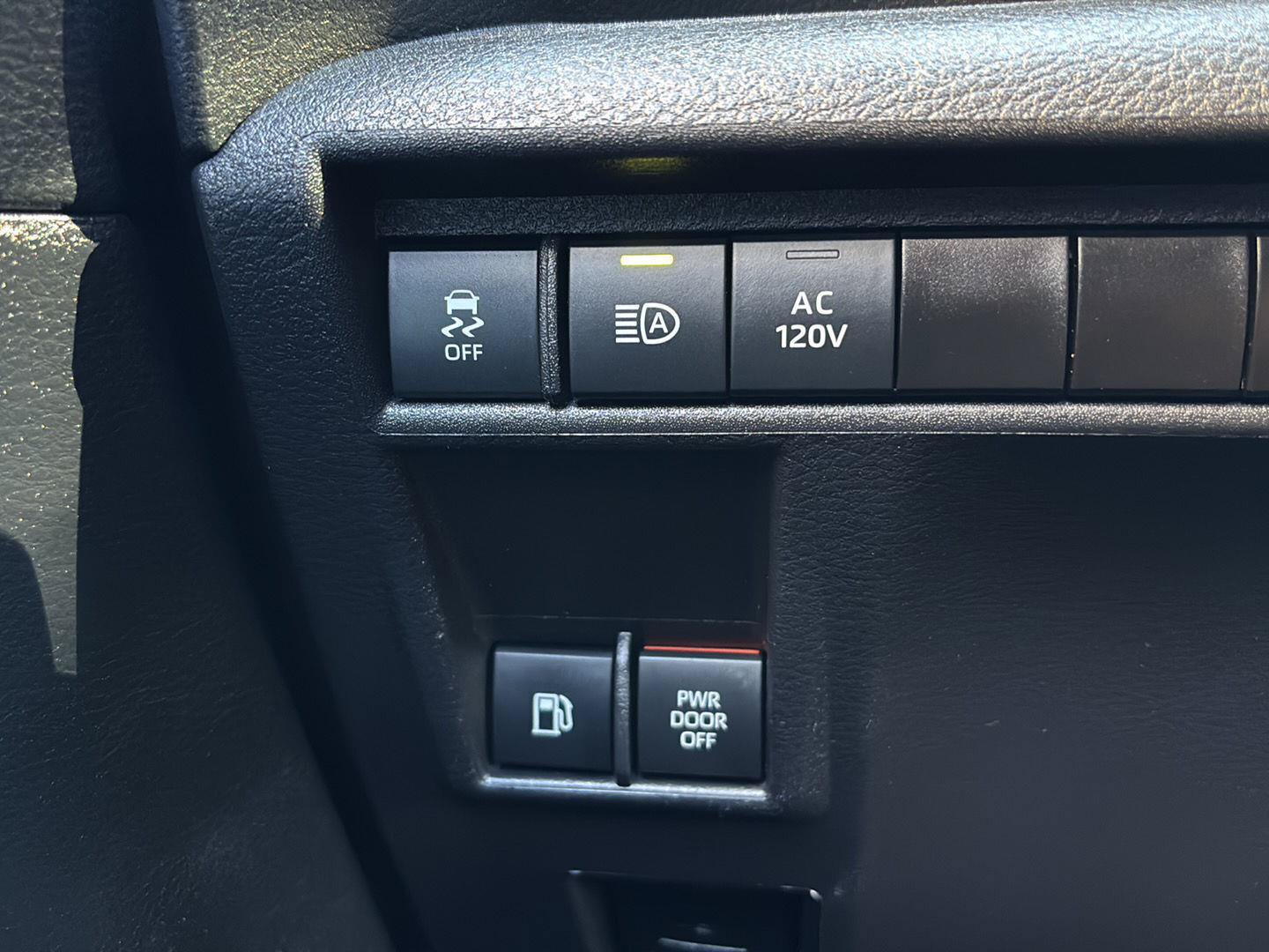 Used 2025 Toyota Sienna Limited AWD/4WD image 38