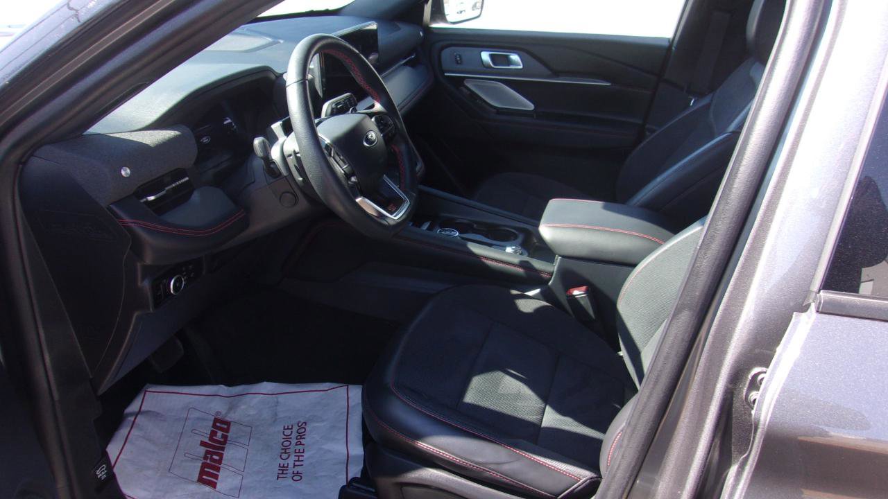 Used 2025 Ford Explorer ST image 3