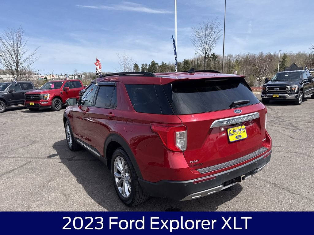 Used 2023 Ford Explorer XLT w/ Equipment Group 202A AWD/4WD image 9