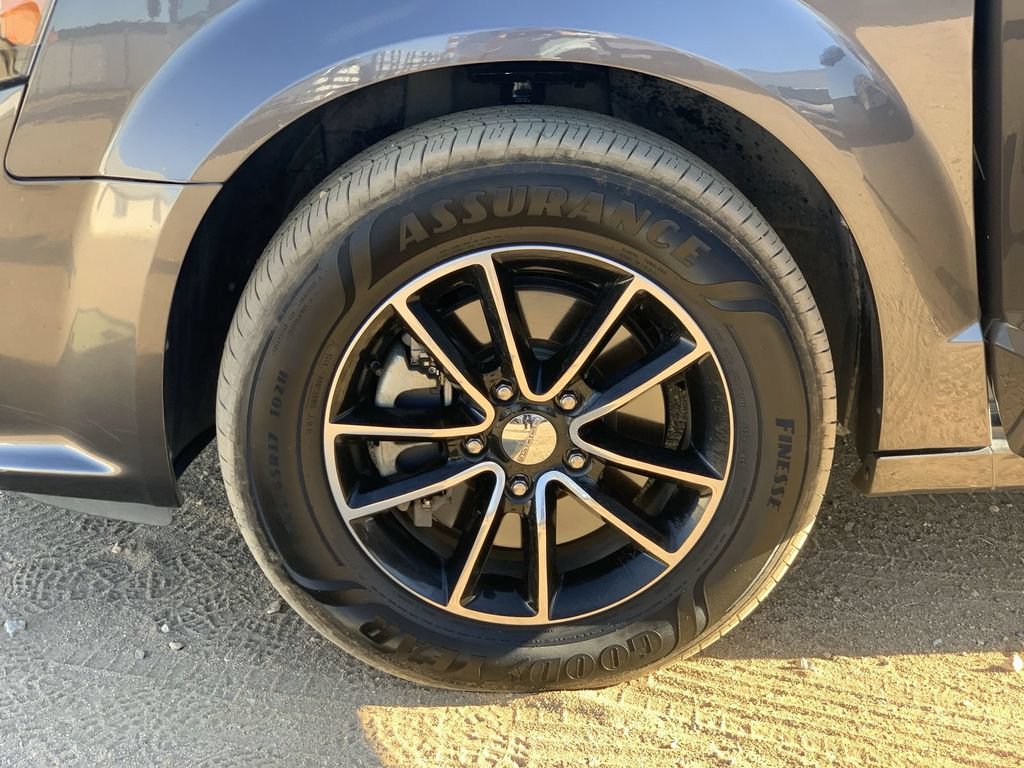 Used 2018 Dodge Grand Caravan SE FWD image 31