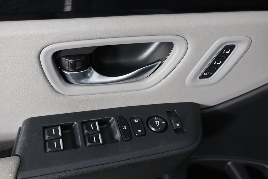 Used 2025 Honda Pilot Touring image 21