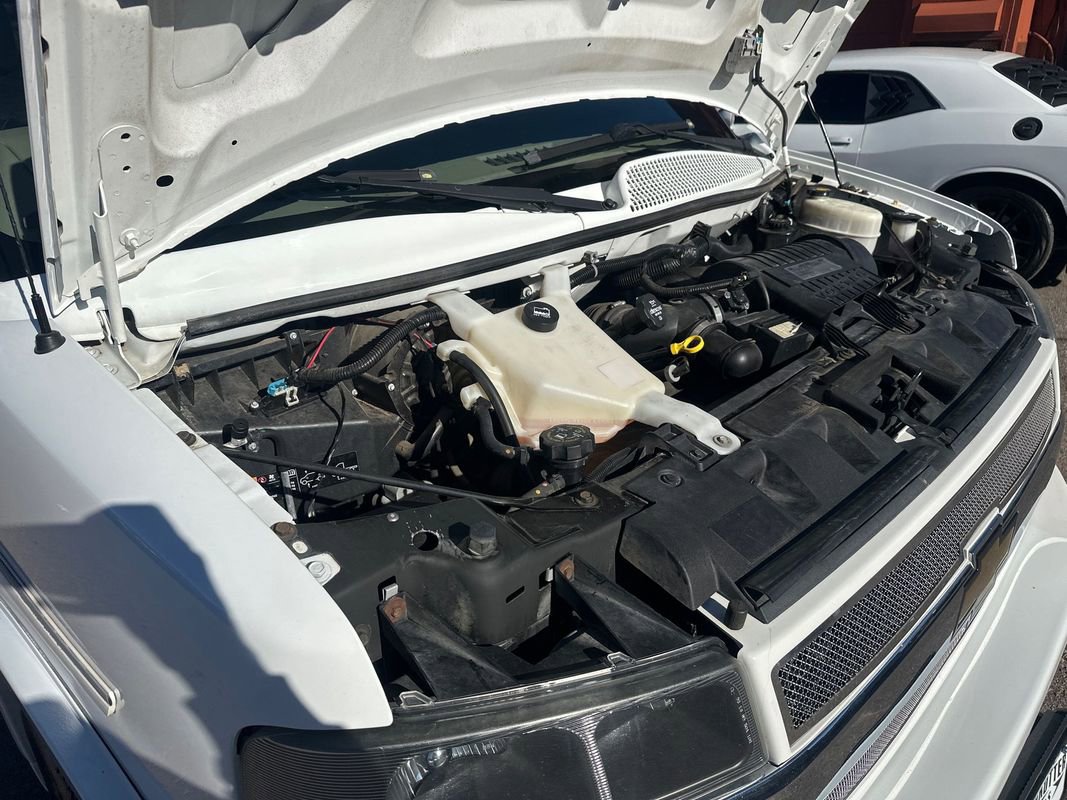 Used 2016 Chevrolet Express 2500 image 34