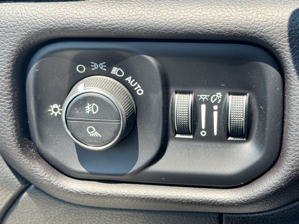 Used 2022 RAM 3500 Laramie AWD/4WD image 35