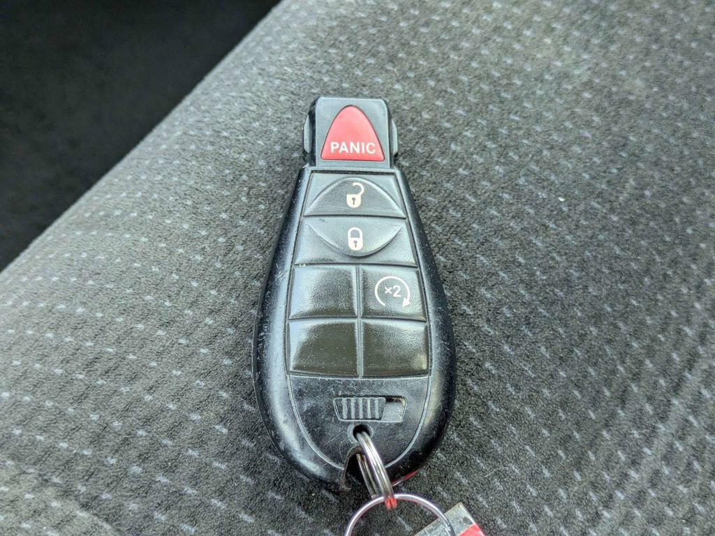 Used 2018 Dodge Grand Caravan SE image 28