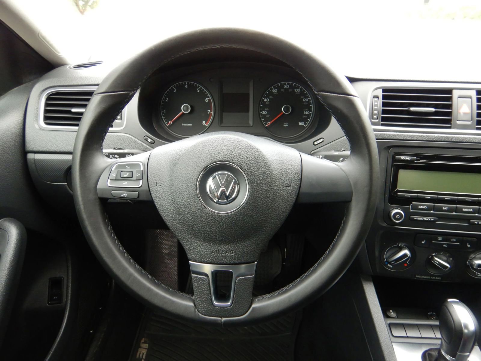 Used 2011 Volkswagen Jetta SE FWD image 13