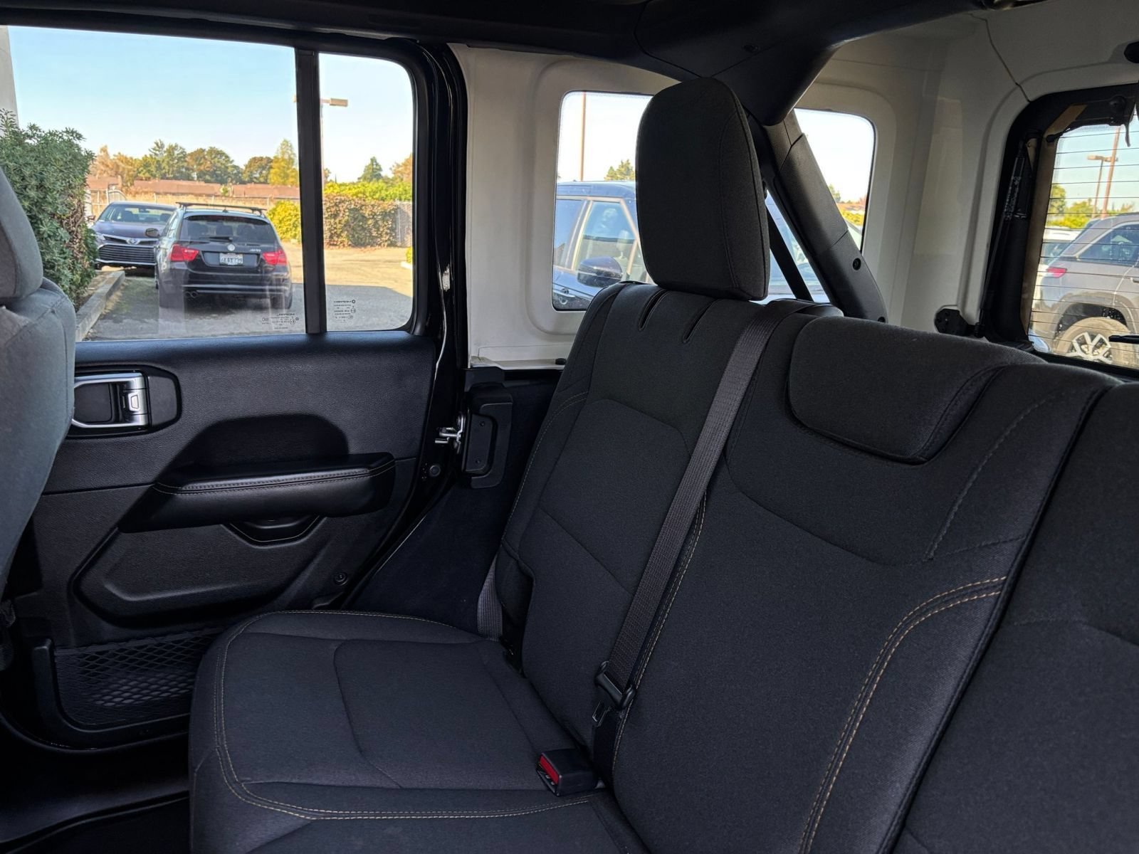 Used 2025 Jeep Wrangler Unlimited Sahara AWD/4WD image 37