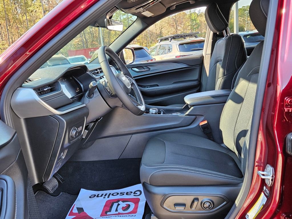 New 2025 Jeep Grand Cherokee L Laredo w/ Luxury Tech Group I image 5