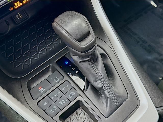 Used 2025 Toyota RAV4 XLE image 17