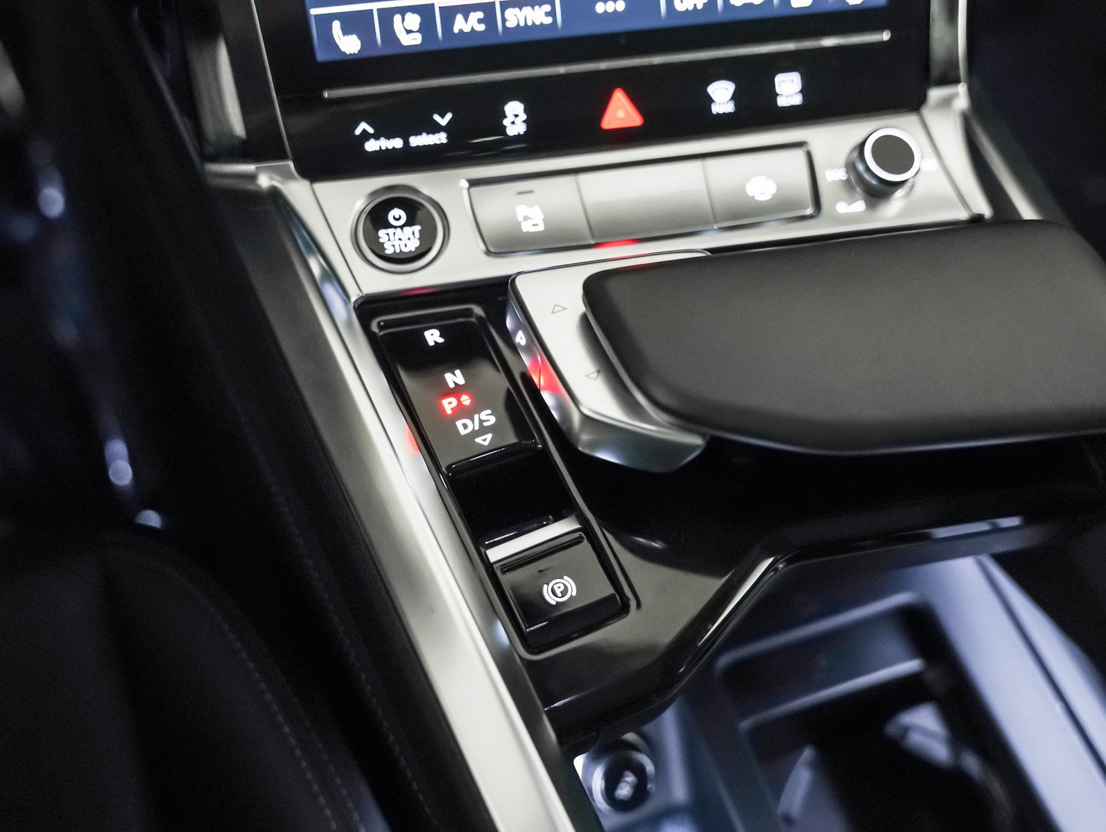 Used 2024 Audi Q8 e-tron Premium Plus w/ Premium Plus Package image 18