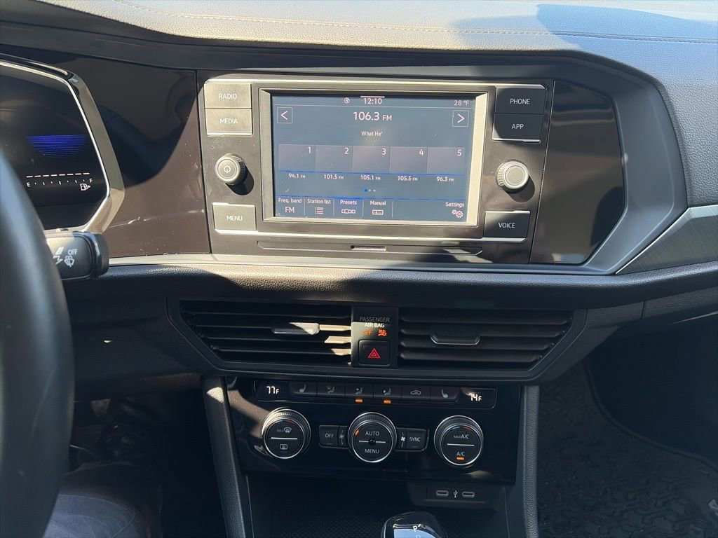 Used 2024 Volkswagen Jetta SE w/ Panoramic Sunroof Package image 15