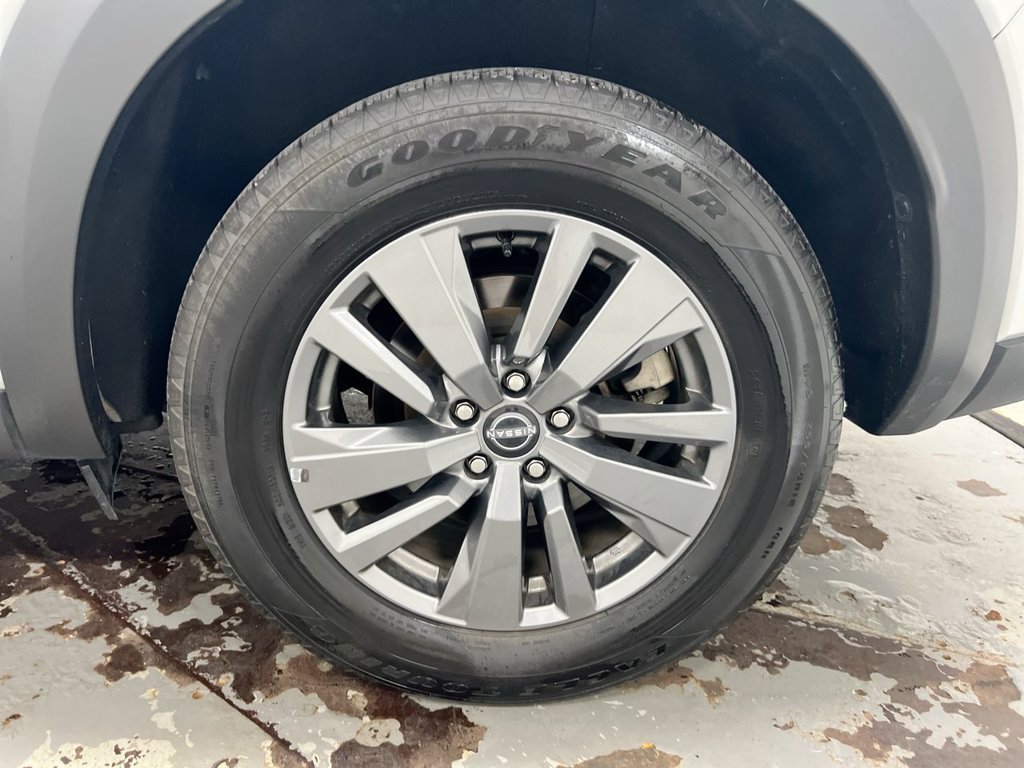Used 2024 Nissan Pathfinder SV FWD image 27