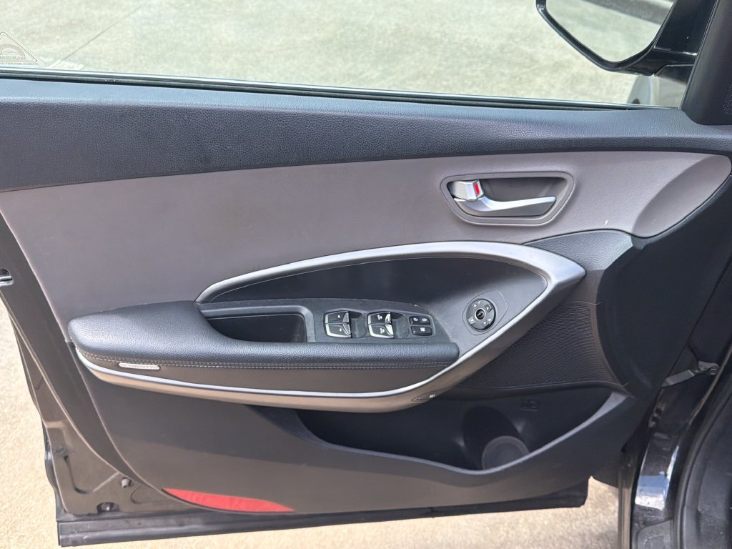 Used 2018 Hyundai Santa Fe SE w/ Cargo Package FWD image 24
