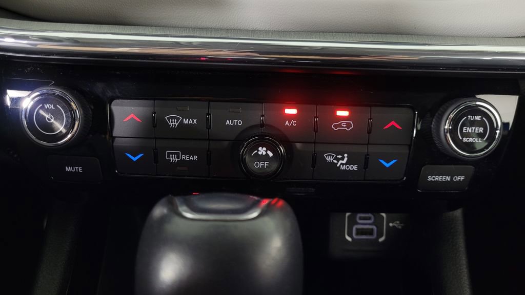 Used 2022 Jeep Compass Limited image 27