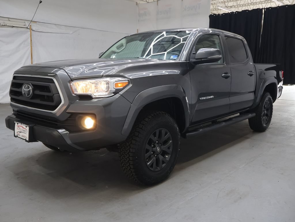Used 2020 Toyota Tacoma SR5 AWD/4WD image 3