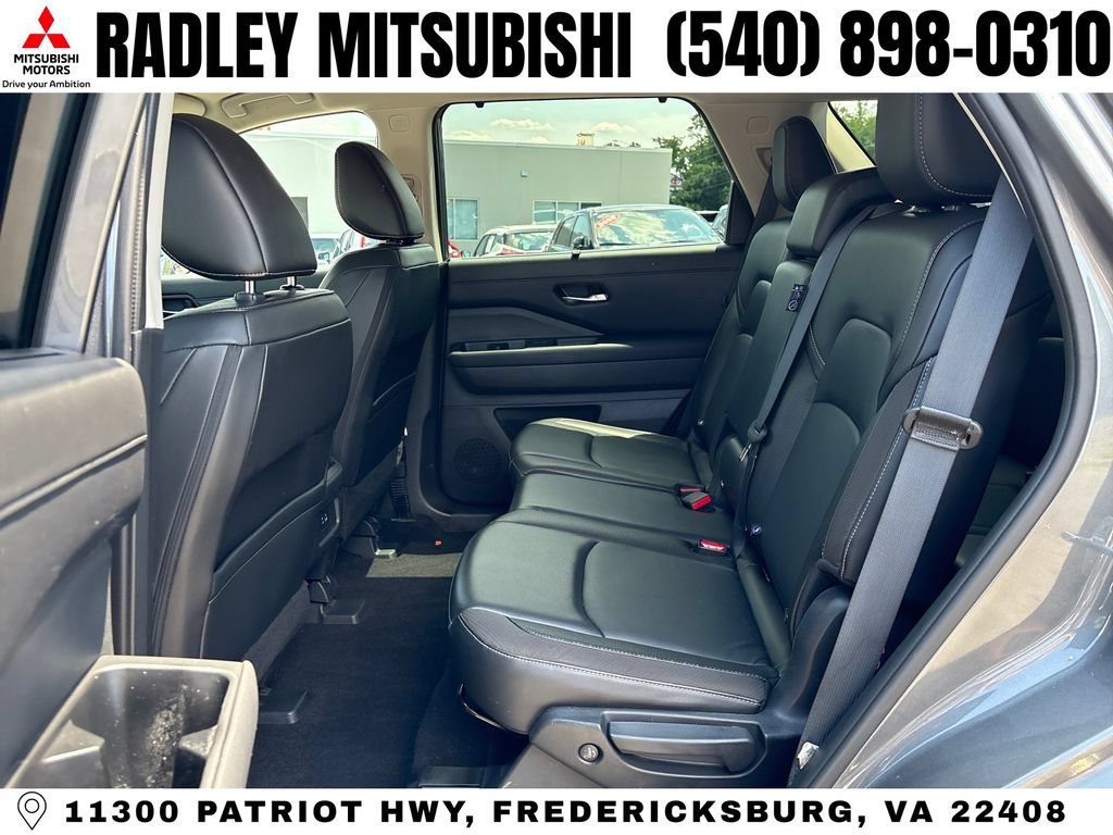 Used 2023 Nissan Pathfinder SL AWD/4WD image 12