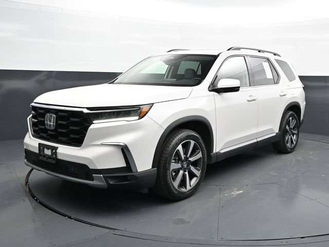 Used 2025 Honda Pilot Touring image 3