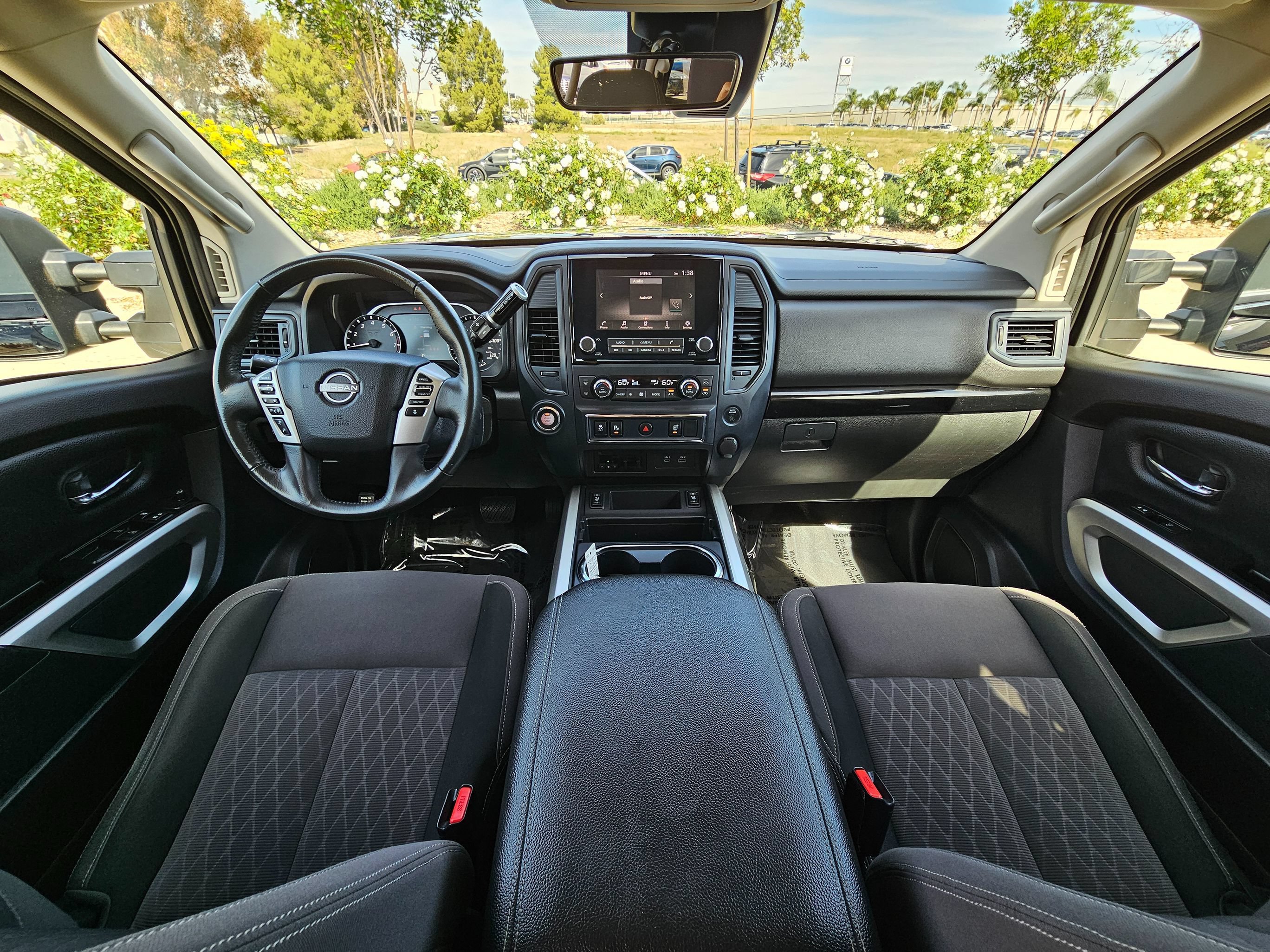 Used 2024 Nissan Titan SV w/ SV Convenience Package RWD image 19