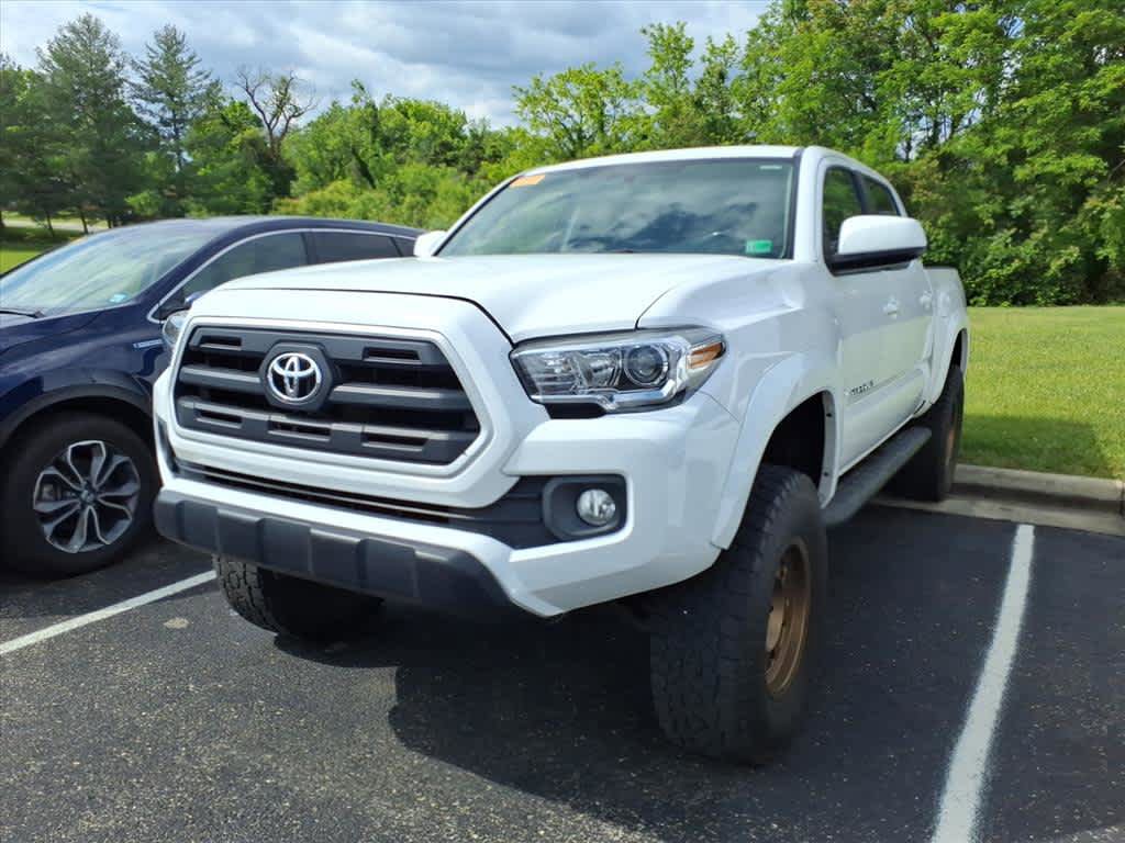 Used 2017 Toyota Tacoma SR5 w/ Tow Package AWD/4WD image 3