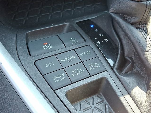 Certified 2021 Toyota RAV4 LE image 16