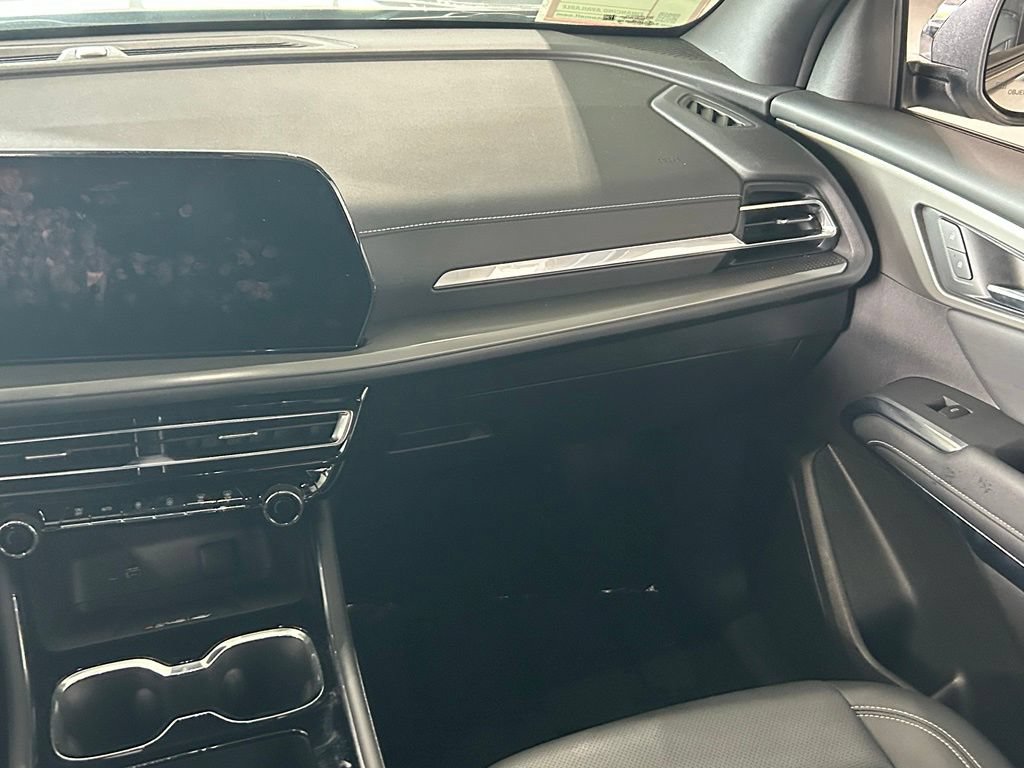 Used 2026 Chevrolet Traverse LT w/ Midnight/Sport Edition FWD image 11