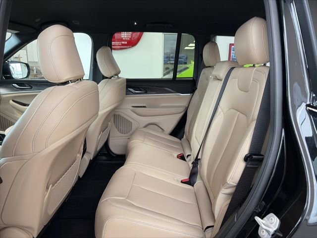 Used 2025 Jeep Grand Cherokee Limited image 11