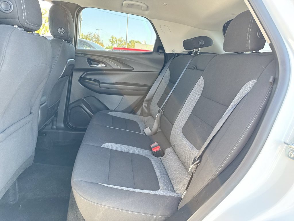 Used 2025 Chevrolet TrailBlazer LT w/ Convenience Package AWD/4WD image 21