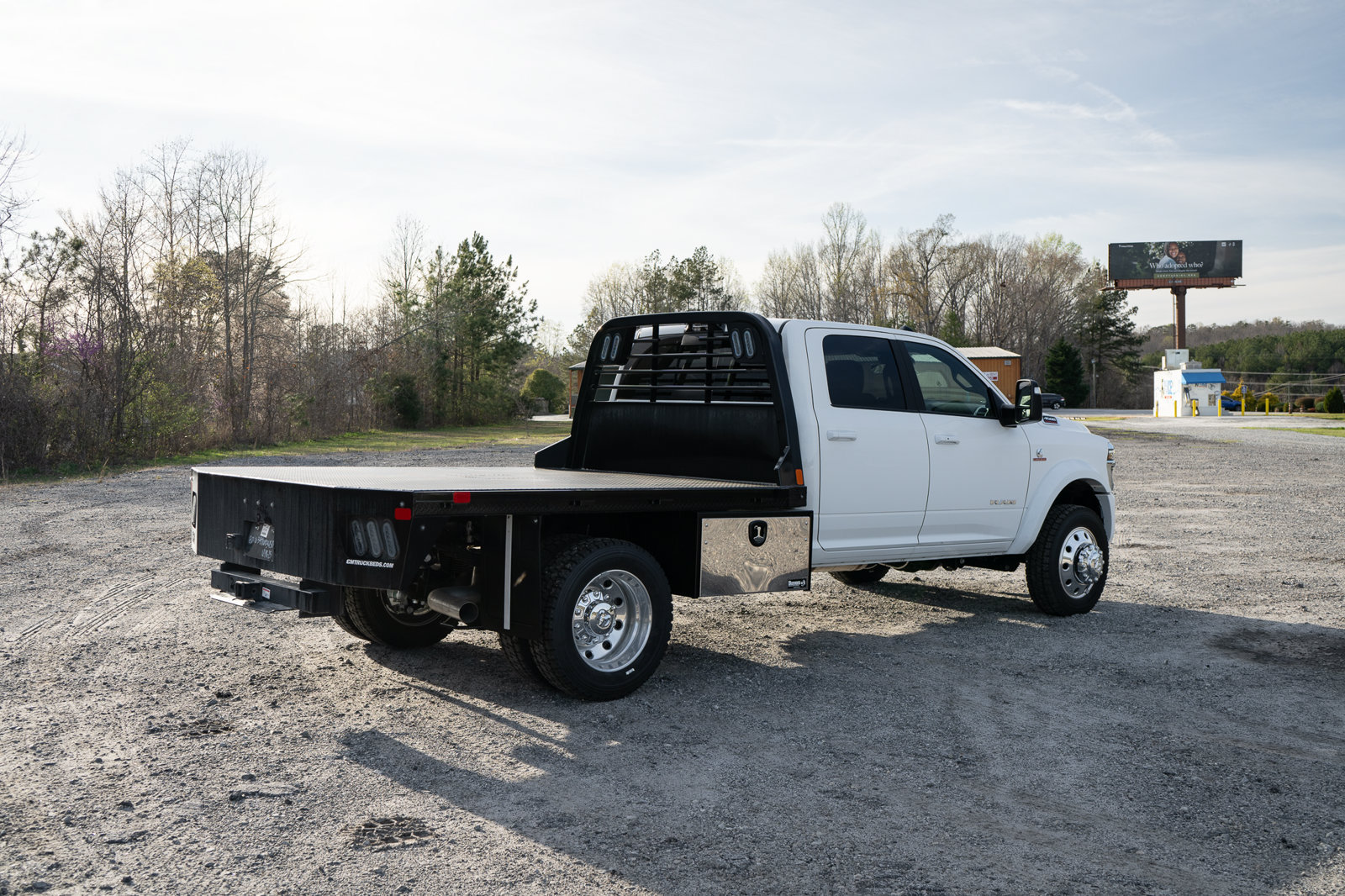 New 2026 RAM 4500 4x4 Crew Cab DRW w/ Laramie Trim Package image 9
