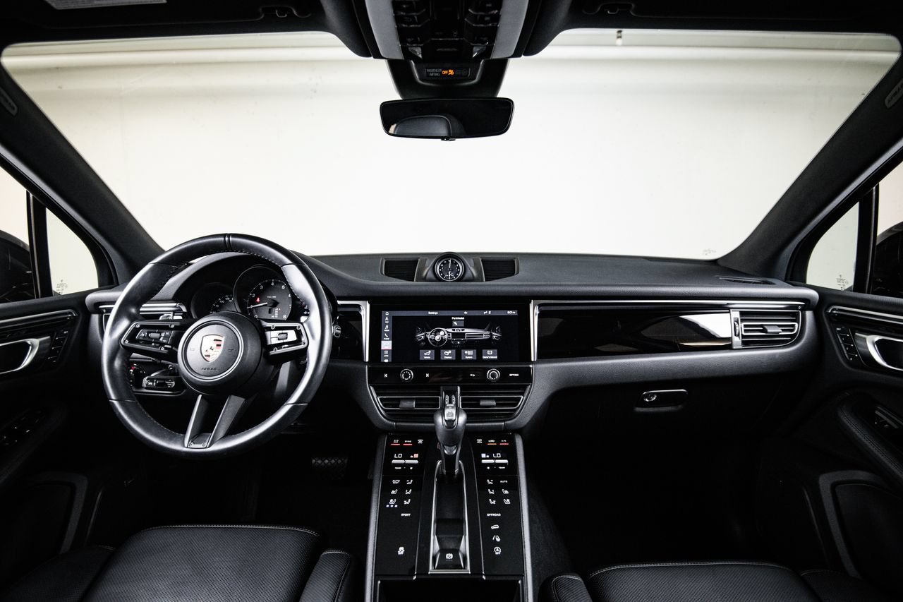 Certified 2023 Porsche Macan AWD/4WD image 25