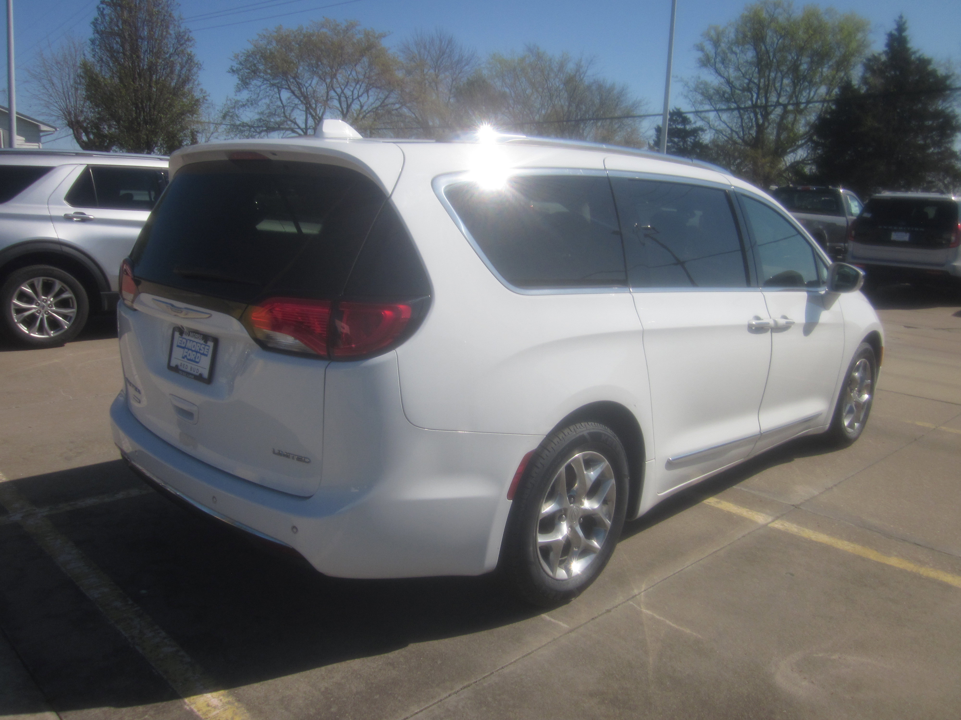 Used 2018 Chrysler Pacifica Limited image 6