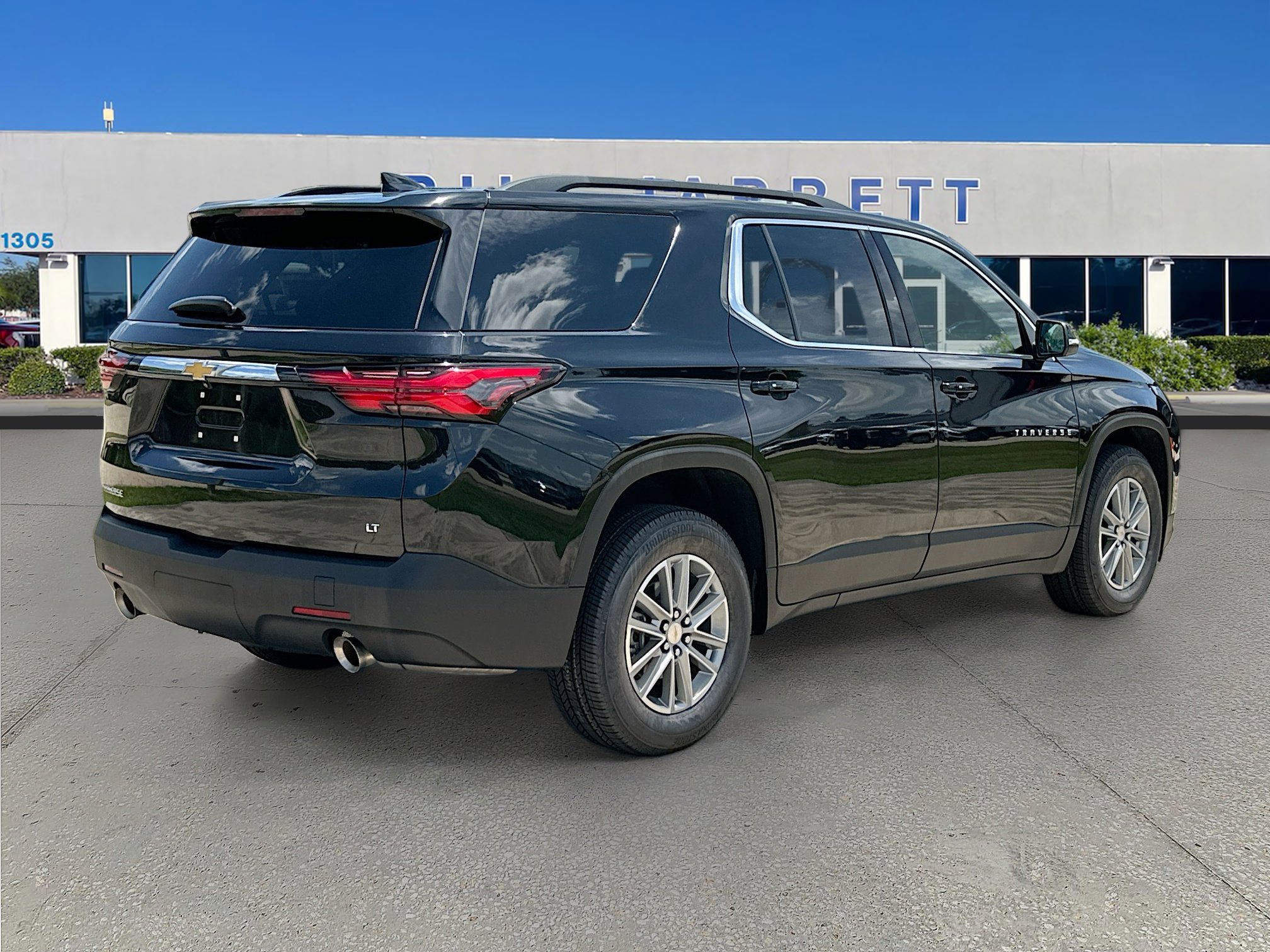 Used 2023 Chevrolet Traverse LT FWD image 7
