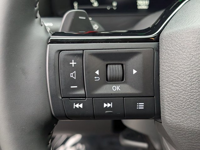 Certified 2025 Nissan Rogue SL FWD image 23