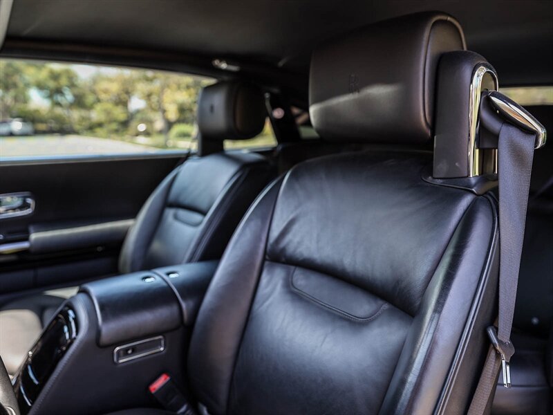 Used 2010 Rolls-Royce Phantom Coupe RWD image 37