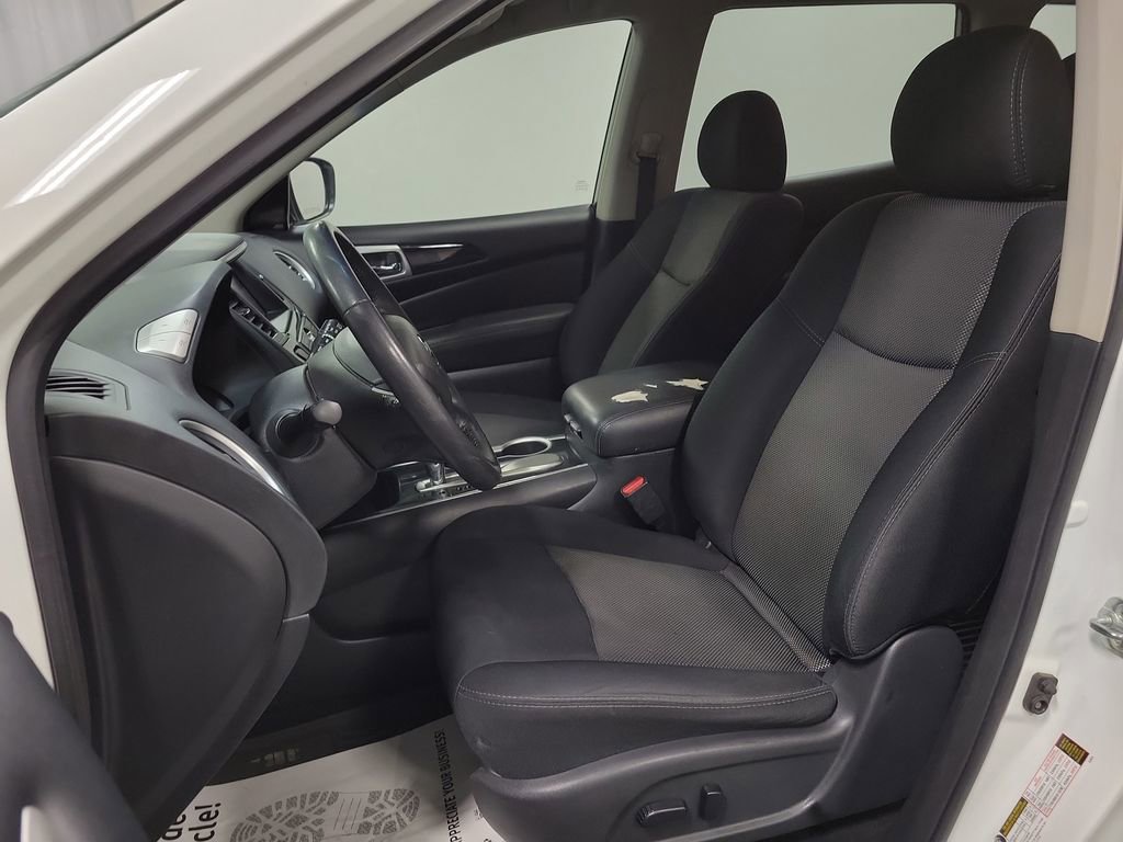 Used 2019 Nissan Pathfinder SV image 14