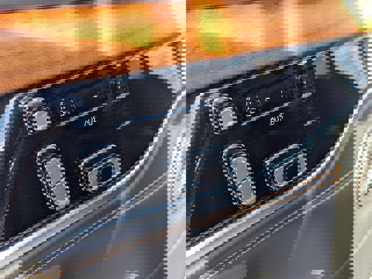 Used 2024 Jeep Grand Wagoneer L Series III image 31