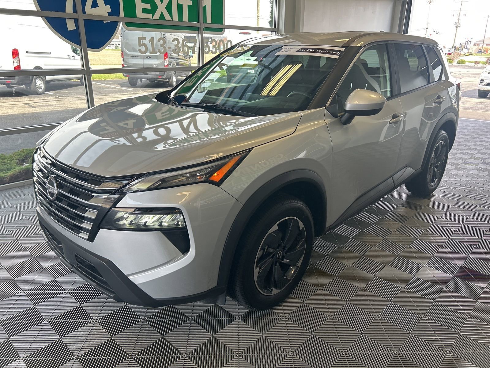 Used 2025 Nissan Rogue SV FWD image 3