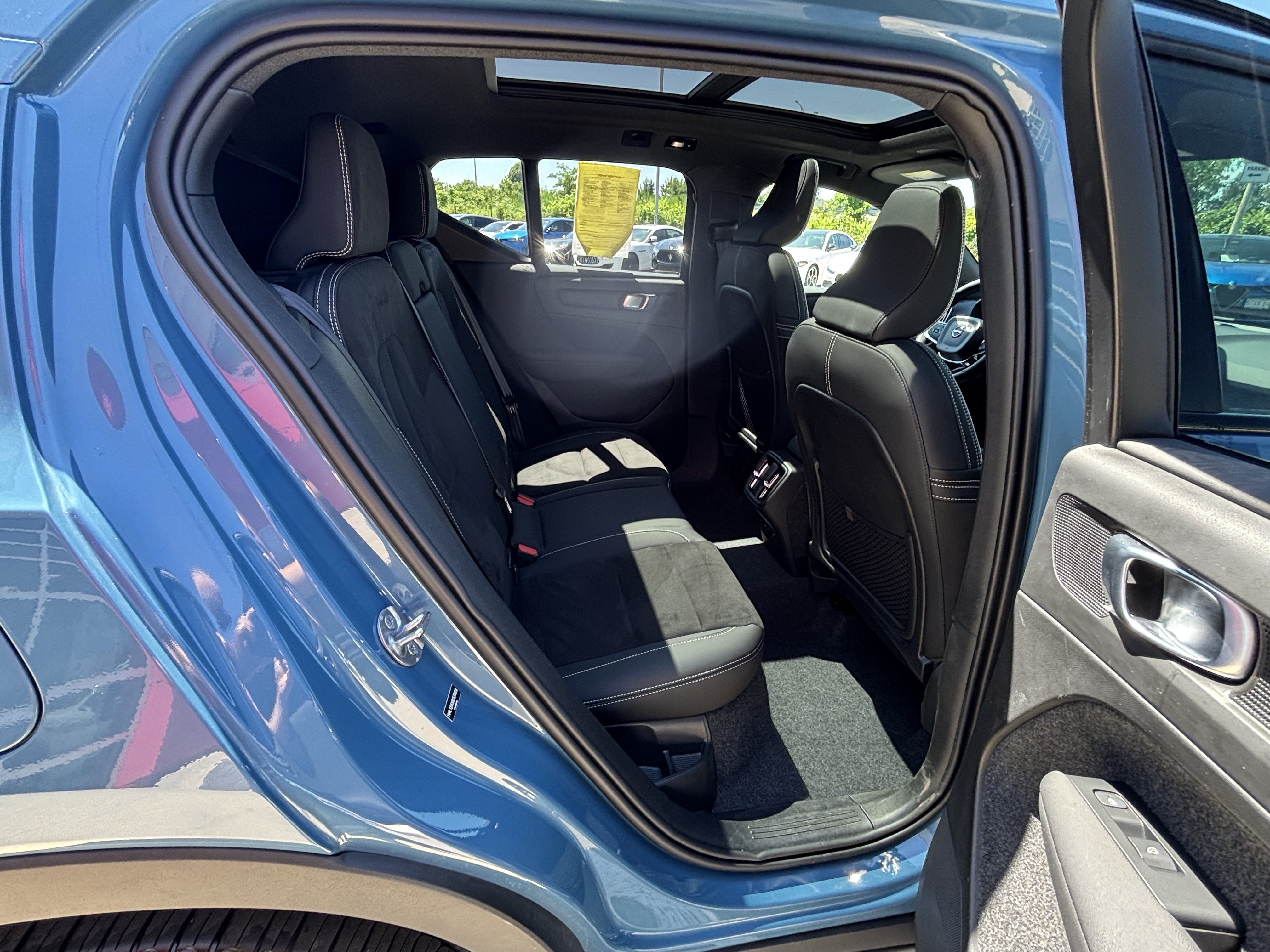 Used 2025 Volvo XC40 B5 Plus AWD/4WD image 39