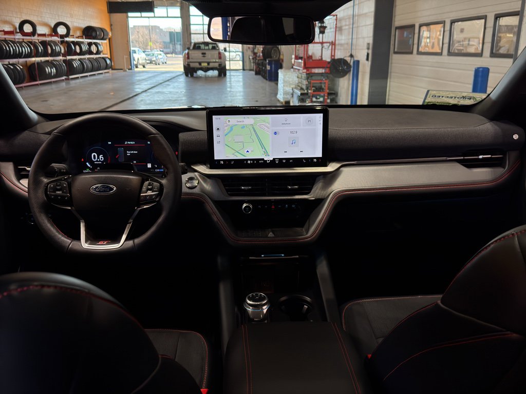 Used 2025 Ford Explorer ST image 16