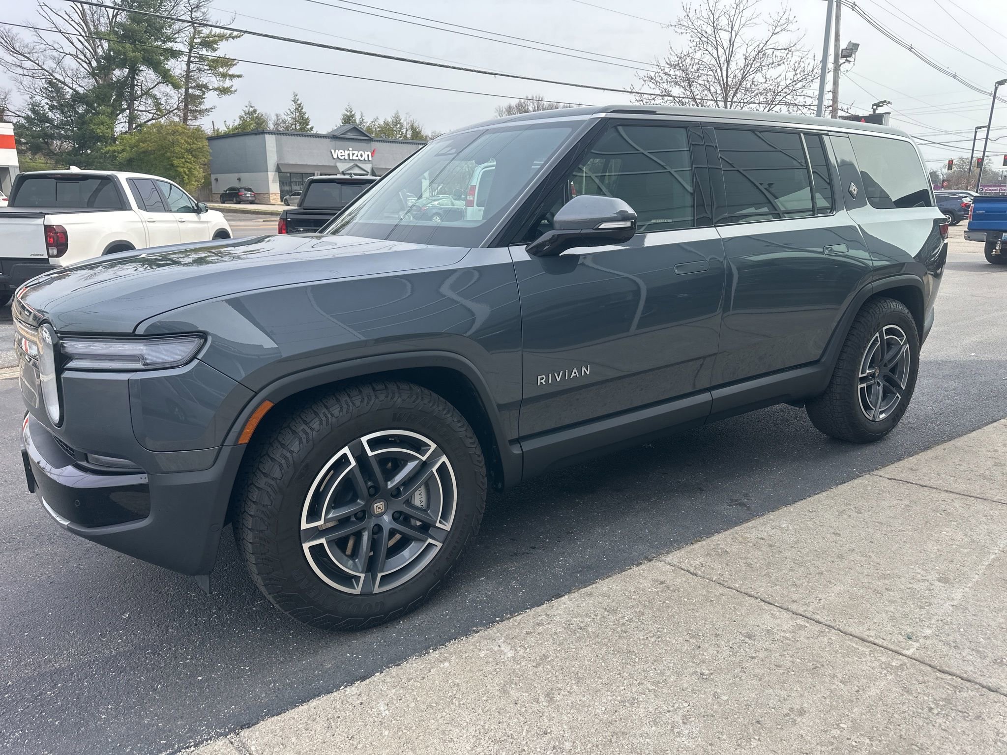 Used 2025 Rivian R1S Adventure image 6
