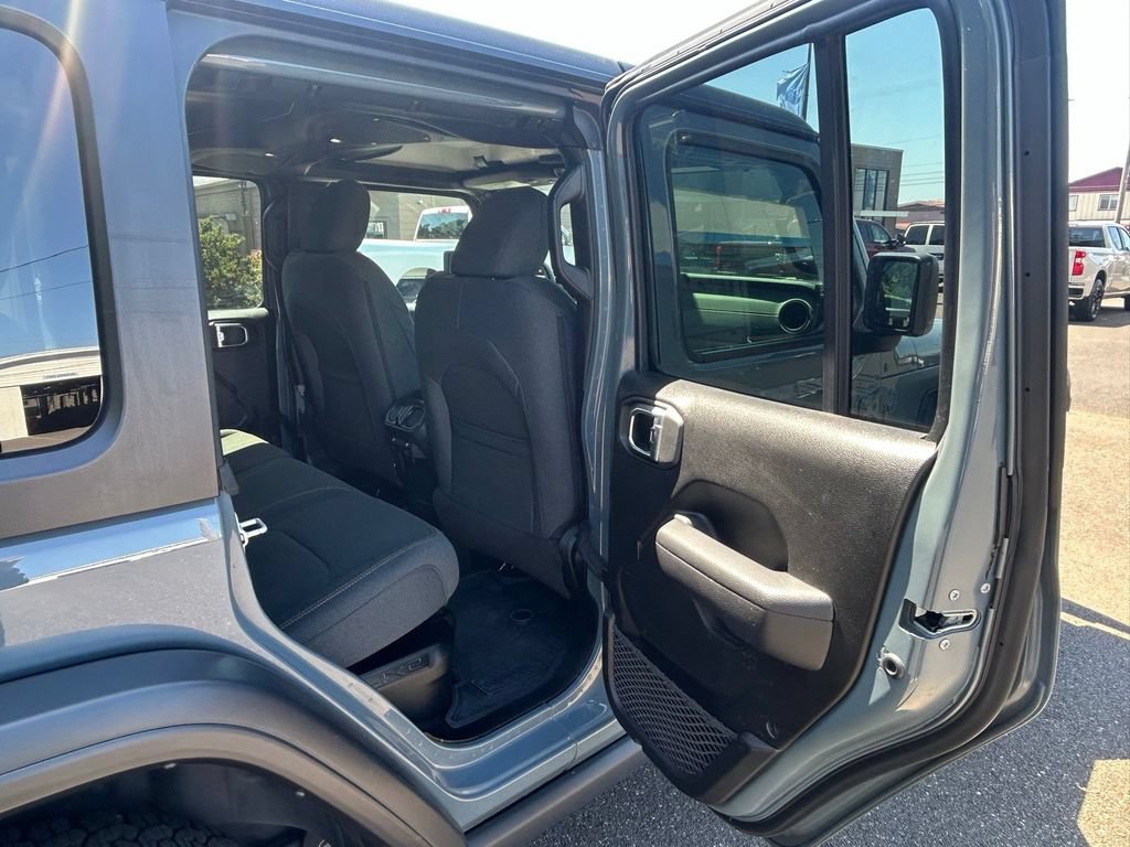 Used 2024 Jeep Wrangler Unlimited AWD/4WD image 34