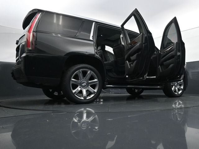 Used 2020 Cadillac Escalade Luxury AWD/4WD image 41