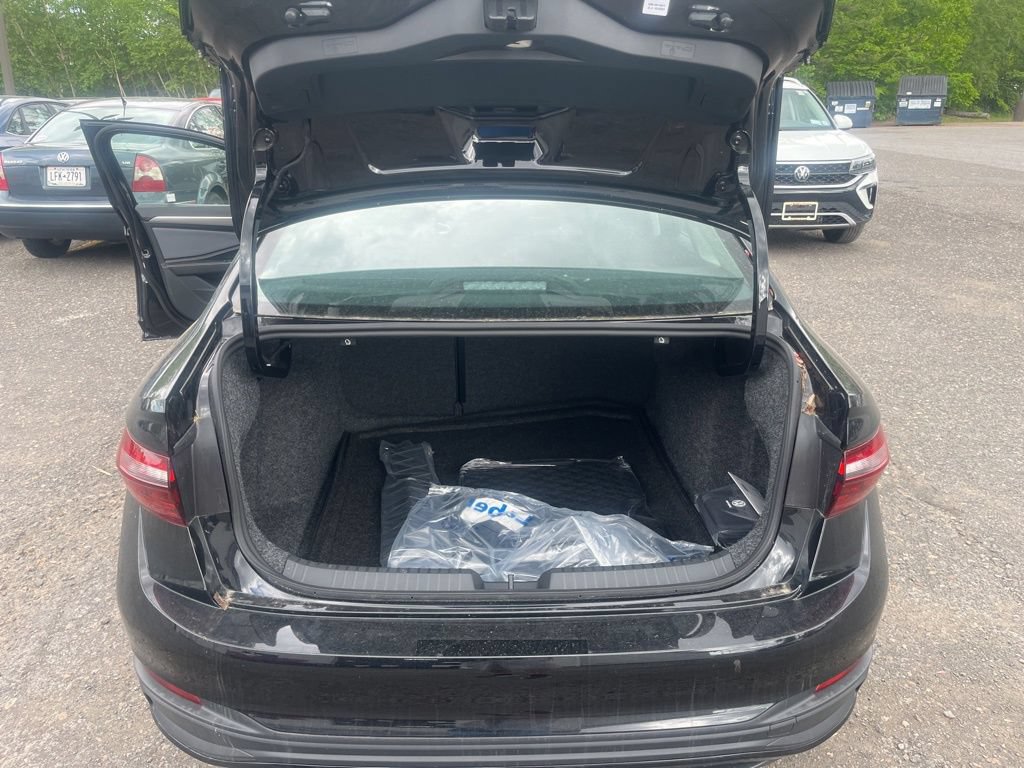 New 2026 Volkswagen Jetta SE FWD image 16