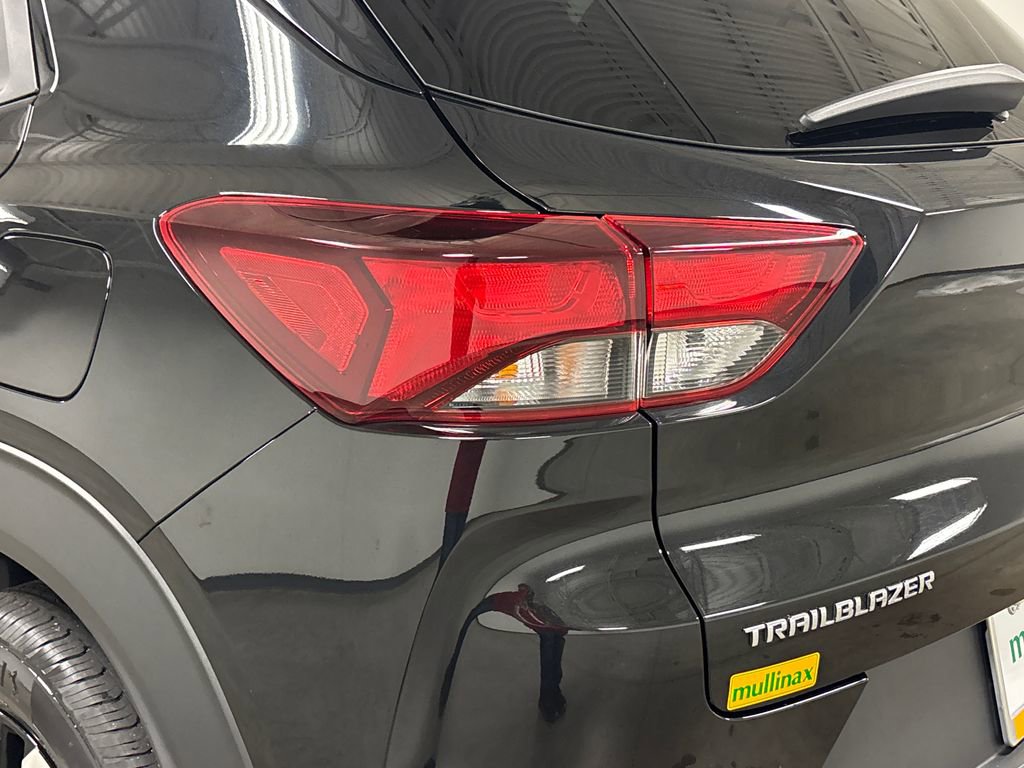 Used 2021 Chevrolet TrailBlazer LT FWD image 15