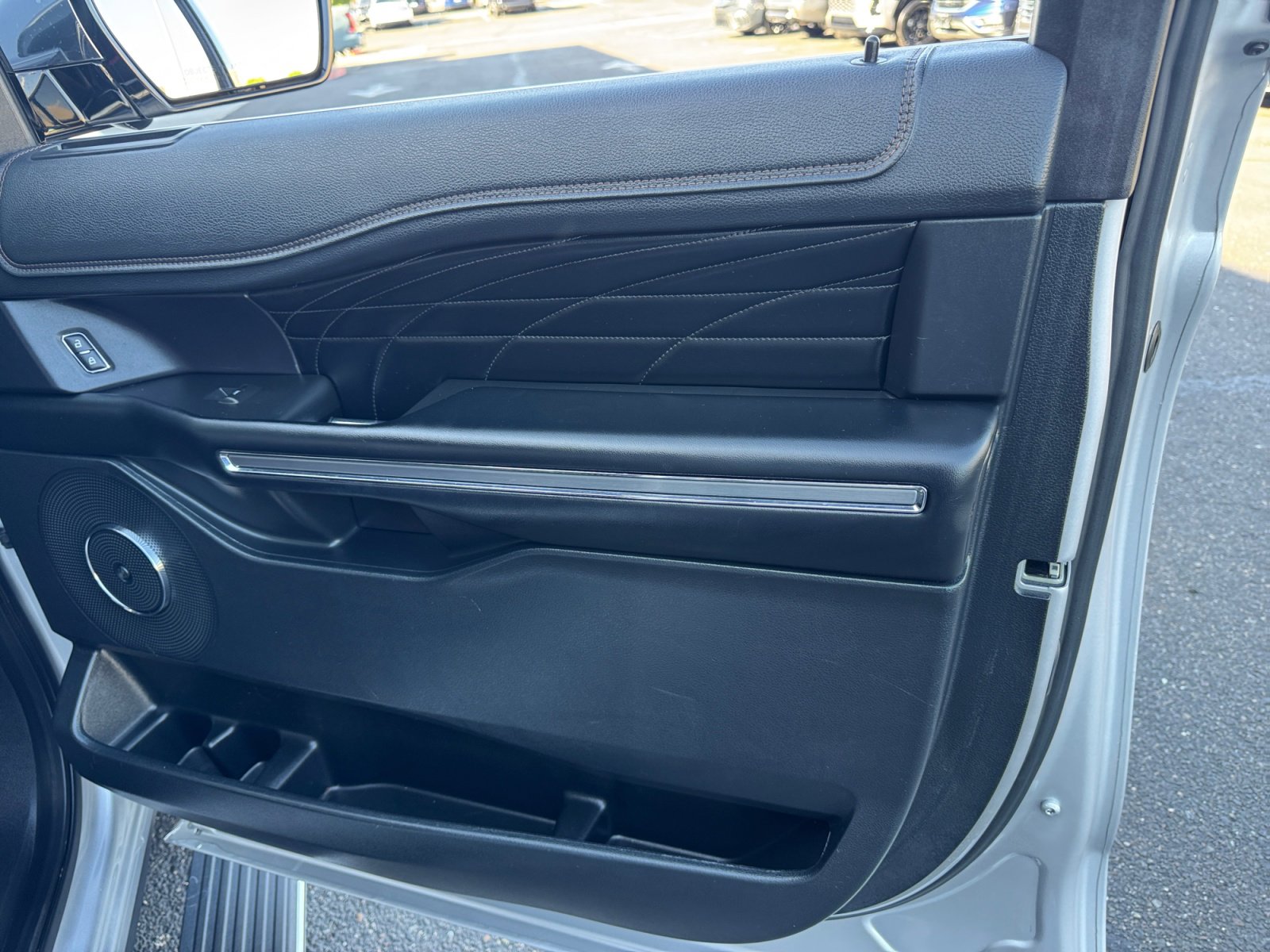 Used 2019 Ford Expedition Platinum image 16