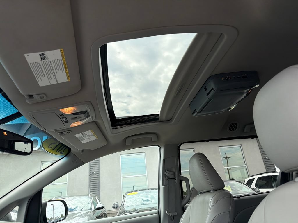 Used 2015 Toyota Sienna XLE FWD image 20