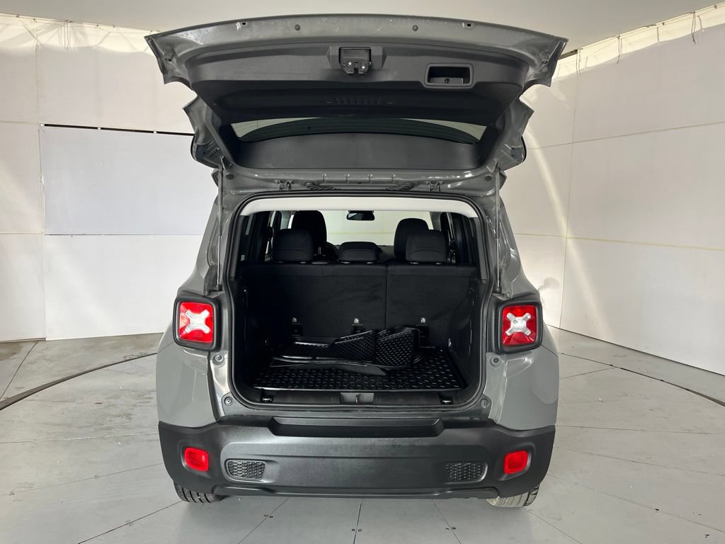 Used 2023 Jeep Renegade Latitude AWD/4WD image 12
